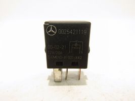 Mercedes-Benz Vaneo W414 Polttoainepumpun rele 