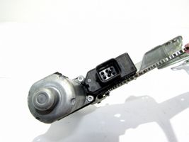 Opel Astra H Front door window regulator motor 