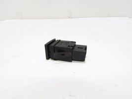 Volkswagen Polo IV 9N3 Hazard light switch 