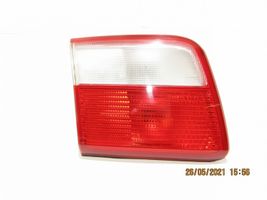 Opel Omega B2 Lampy tylnej klapy bagażnika 