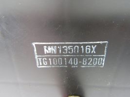 Mitsubishi L200 Oro filtro dėžė 