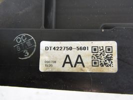 Toyota Avensis T270 Jäähdyttimen jäähdytinpuhaltimen suojus 