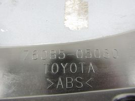Toyota Avensis T270 Spoiler del portellone lunotto posteriore 