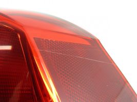 Volkswagen PASSAT B7 Luz trasera/de freno 