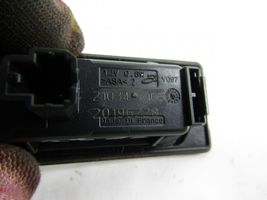 Skoda Fabia Mk3 (NJ) Lampa oświetlenia tylnej tablicy rejestracyjnej 