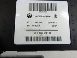 Volkswagen Touareg I Front door window regulator motor 