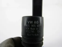 Volkswagen PASSAT B7 Windscreen/windshield washer pump 