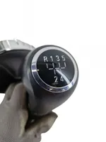 Opel Corsa D Vaihdevivun/vaihtajan verhoilu nahka/nuppi 