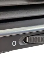 Volkswagen Golf VI Dysze / Kratki środkowego nawiewu deski rozdzielczej 