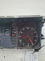 Audi 80 90 B2 Spidometrs (instrumentu panelī) 81117434