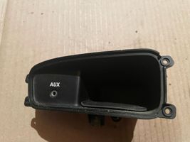 Hyundai H-1, Starex, Satellite Câble adaptateur AUX 932804H100