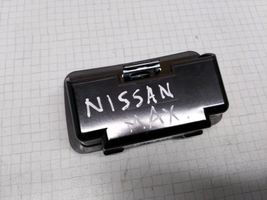 Nissan Maxima Auton tuhkakuppi 