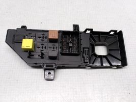 Opel Vectra C Module de fusibles 13181983