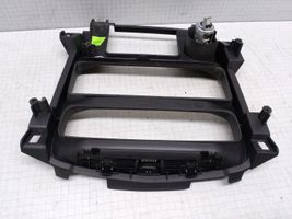 Nissan Primera Panelės apdailos skydas (centrinis) 68413AV700