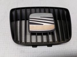 Seat Cordoba (6K) Grille calandre supérieure de pare-chocs avant 6K0853654D