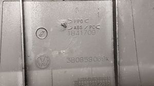 Volkswagen PASSAT B5.5 Rivestimento pannello centrale del cruscotto 3B0858069K