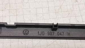 Volkswagen PASSAT B5.5 Radijos/ navigacijos apdaila 1J0907047H