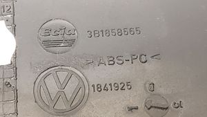 Volkswagen PASSAT B5.5 Ohjauspyörän pylvään verhoilu 3B1858565