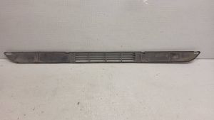 Audi 80 90 B3 Maskownica / Grill / Atrapa górna chłodnicy 811853667B