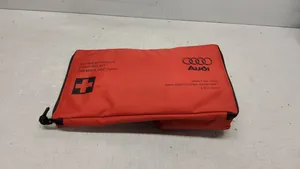 Audi A4 S4 B6 8E 8H Vaistinėlė 8E0860281