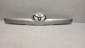 Toyota Verso Verkleidung Heckklappe Kofferraumdeckel 768110F050