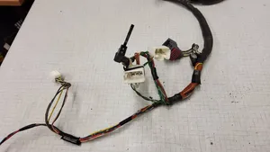 Toyota Corolla E120 E130 Cableado de puerta delantera 8215102730