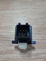 Volkswagen Touran I Seat heating relay 7L0959772