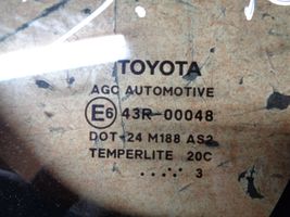 Toyota Auris E180 Finestrino/vetro lato centrale 43R00048