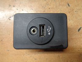 Nissan Note (E12) USB jungtis 684403VU1A