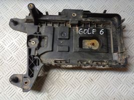 Volkswagen Golf VI Vassoio batteria 1K0915333