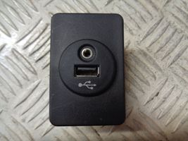 Nissan Note (E12) USB jungtis 684403VU1A