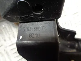 Fiat 500X Uchwyt / Mocowanie zderzaka tylnego 51937660