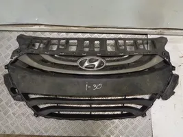 Hyundai i30 Etupuskurin ylempi jäähdytinsäleikkö 