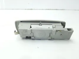 Volkswagen PASSAT B5.5 Rivestimento della console di illuminazione installata sul rivestimento del tetto 3B0947291