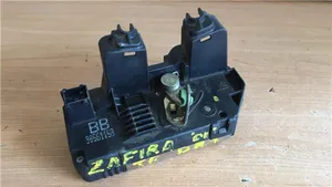 Opel Zafira A Moteur de centralisation serrure de porte arrière 90561158