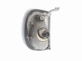 Nissan Serena Indicatore di direzione anteriore 261357C000