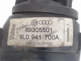 Audi A2 Передняя противотуманная фара 8L0941700A