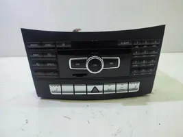 Mercedes-Benz E W212 Radio/CD/DVD/GPS-pääyksikkö A2129005327