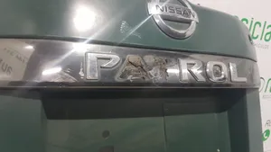 Nissan Patrol Y61 Takaluukun/tavaratilan kansi 