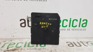 Renault Kangoo I Module de fusibles 8201044235