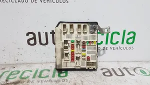 Renault Kangoo I Module de fusibles 8201044235