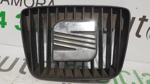 Seat Cordoba (6K) Atrapa chłodnicy / Grill 6K0853654B