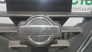 Nissan Patrol Y61 Grille calandre supérieure de pare-chocs avant 