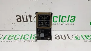 Nissan Patrol Y61 Griglia di ventilazione centrale cruscotto 68761VD300