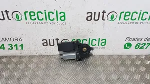 Volkswagen PASSAT Front door window regulator motor 0130821695