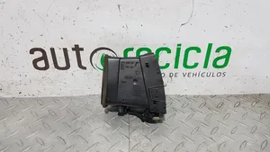 Nissan Micra Griglia di ventilazione centrale cruscotto 01016530