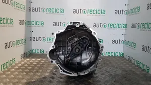 Volkswagen PASSAT Mechaninė 5 pavarų dėžė R01449442