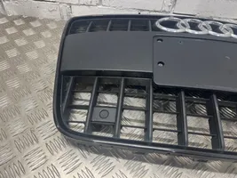 Audi Q7 4L Maskownica / Grill / Atrapa górna chłodnicy 4L0853651H