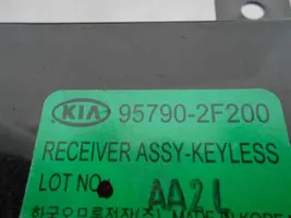 KIA Cerato Oven keskuslukituksen ohjausyksikön moduuli 957902F200