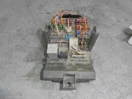 Renault Laguna I Module de fusibles 7700821586